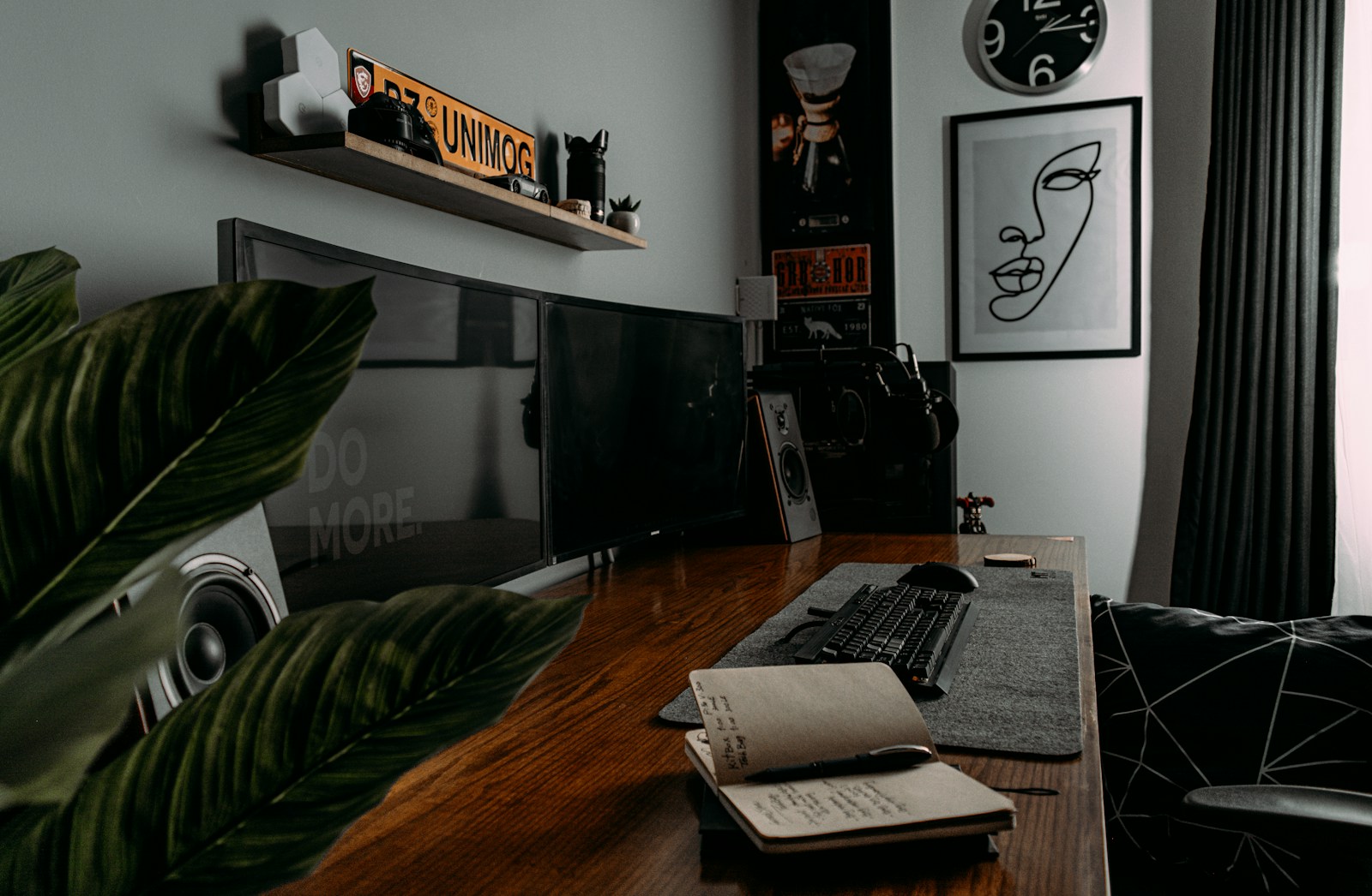 organized home workstation desk setup